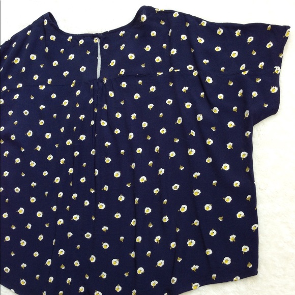 Madewell Rhyme Top in Daisy Dots - Picture 8 of 11